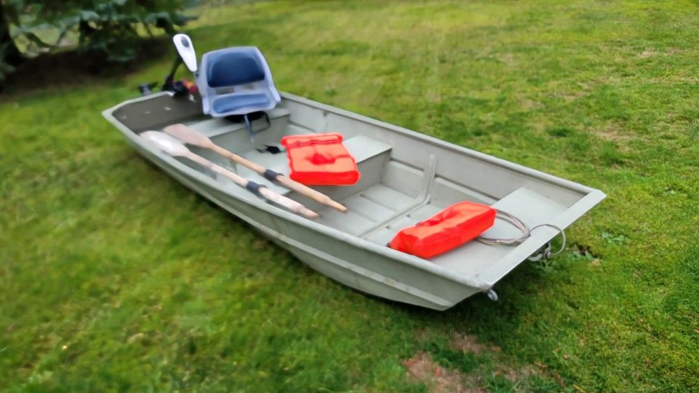 10' Aluminum Jon Boat With 40lb Thrust MinnKota Electric Motor