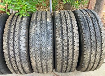 Like new tires  275-70-18 llantas Firestone