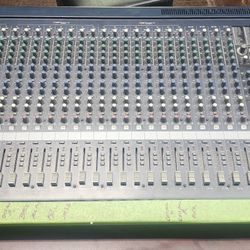 Yamaha MG32 Analog Mixing Console