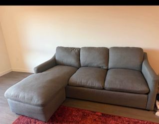 Couch with an interchangeable chase