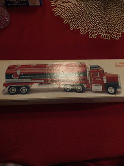 2000 Sears North Pole Fuel Oil 18-Wheel Tanker Truck