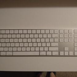 Apple keyboard with number keypad, model A1843, internal rechargeable battery 