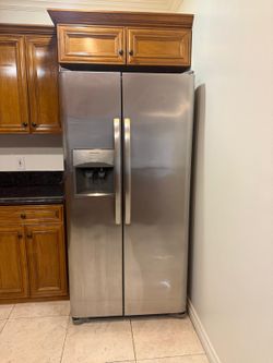 Frigidaire Refrigerator in excellent condition
