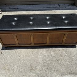 Lane Cedar Chest, With Black Cushion