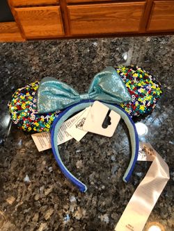 Disney Minnie Mouse Sequin Headband.  Brand New With Tags Never Worn .  Smoke free home