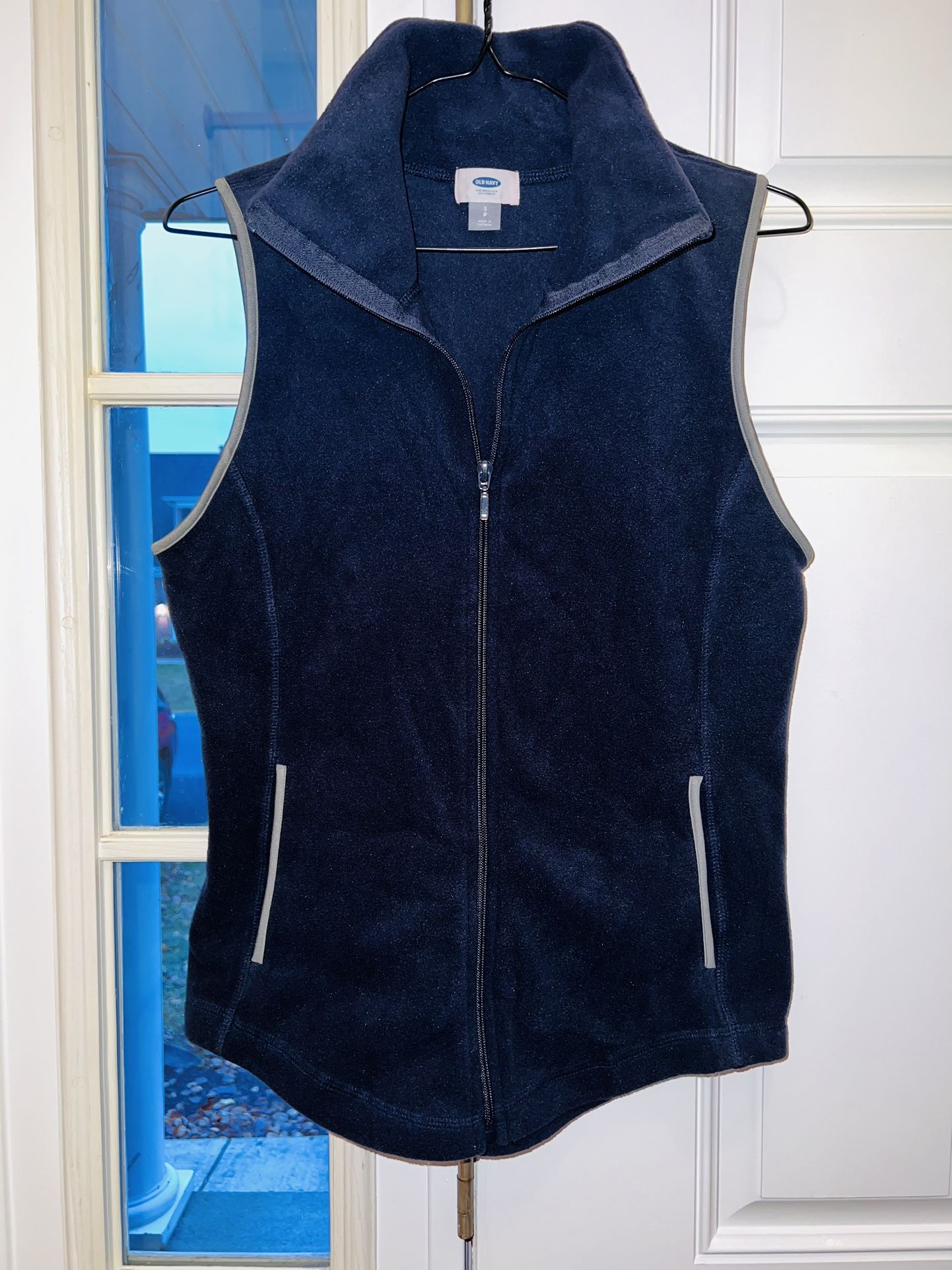 Nice Women’s Best New With Tag Size (S) Only $15t