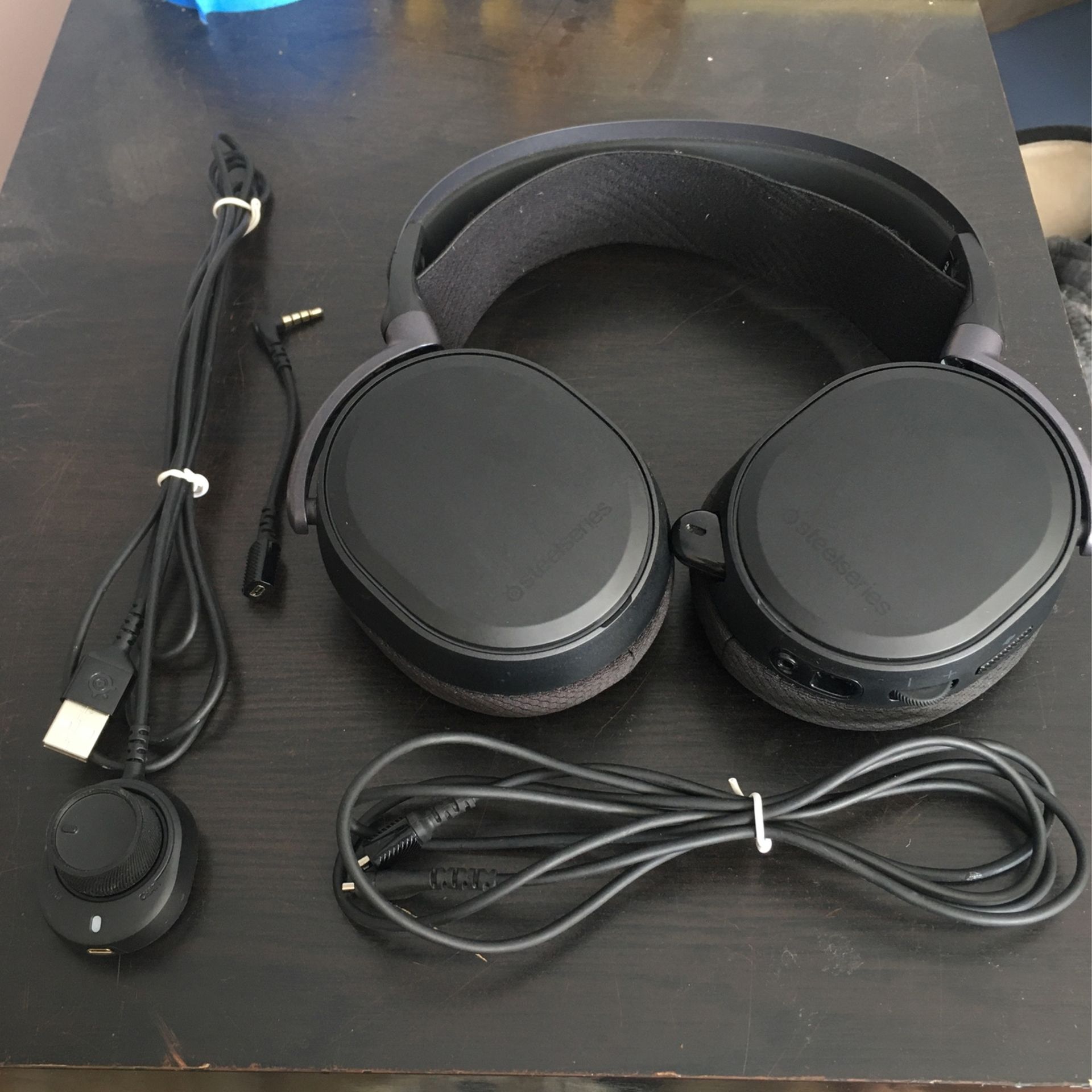 Steelseries Artics 9 Wired Gaming Headset With Adapter And Audio Controller 