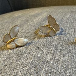 So Charming 18k Solid  (No Plate, No Filled ) Yellow Gold Earrings, Butterfly 🦋 Shape With Mother Of Pearl . 