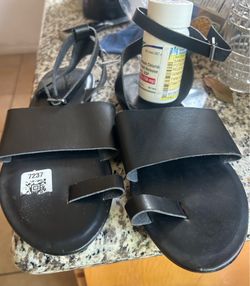 NEW Sz 9 Black Authentic Leather Sandals SALE $12. Pair 🎈