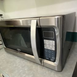 OSTER LARGE MICROWAVE 