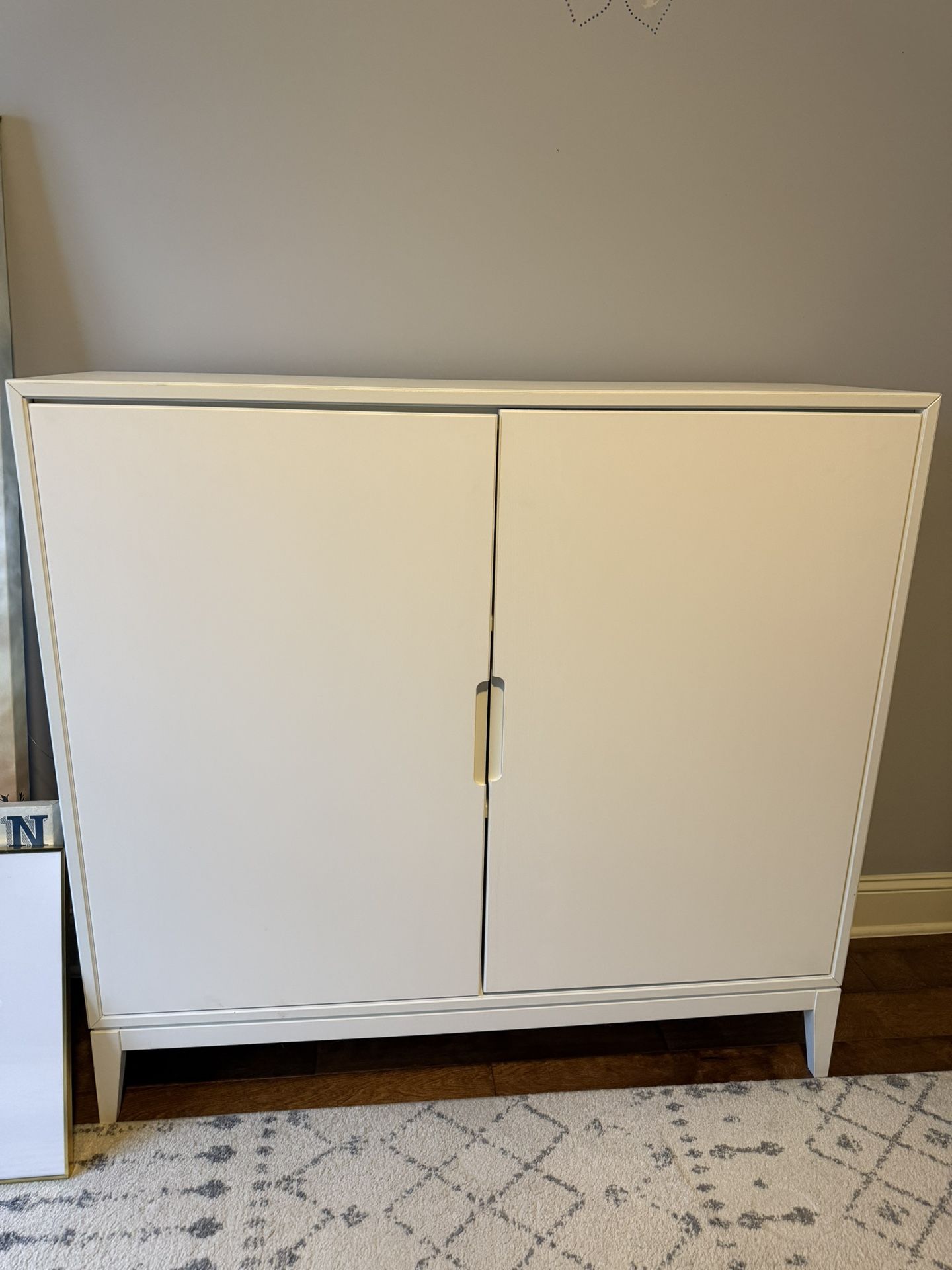 Modern White Storage Cabinet / Sideboard – Excellent Condition