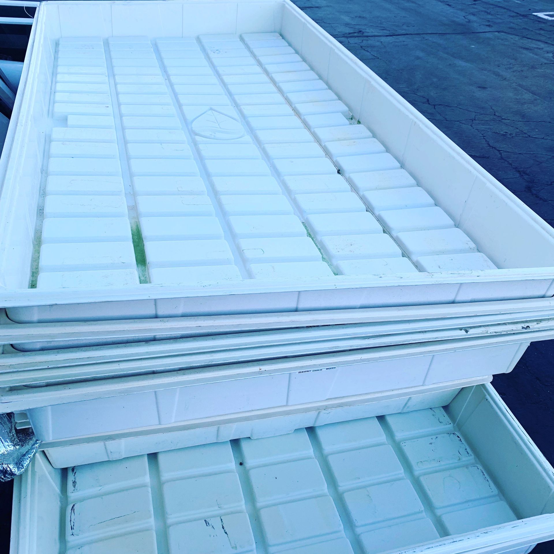 White botanicare 4x8 flood table grow tray ebb and flow drain