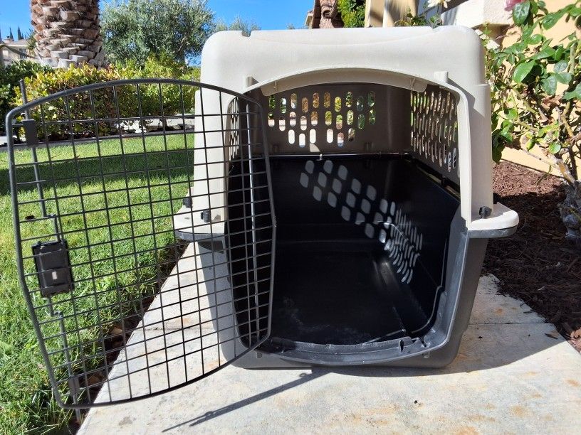 Grreat Choice Medium Dog Crate – 22"H x 24"L x 15"W Secure Pet Kennel