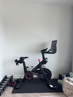 Peloton Bike+ Excellent Condition 2020 - Chicago