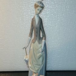 VINTAGE RETIRED LLADRO SIGNED FIGURINE LADY HOLDING UMBRELLA AND DOG 14" HIGH