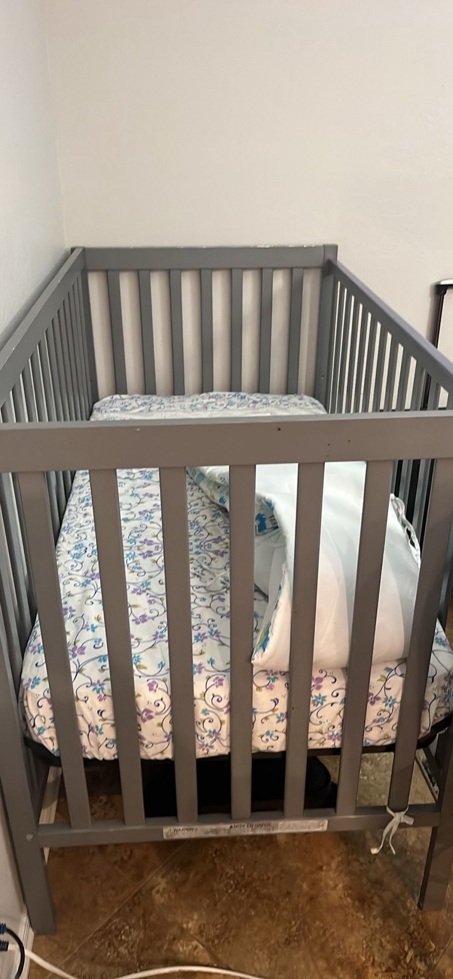 Baby Crib With mattress And Protector
