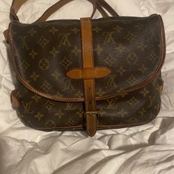 Louis Vuitton Authenticated 30 Saumur Handbag  