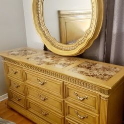 Dresser with mirror and headlord