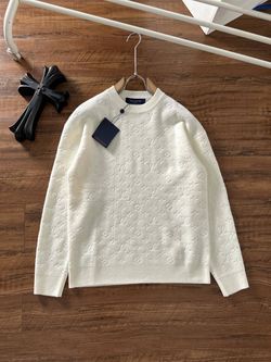 Men’s LV sweatshirt