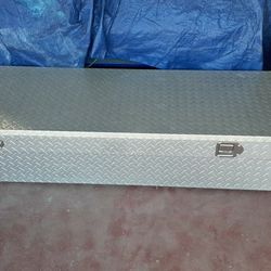 Full Size Diamond Plate Aluminum Tool Box  With Key!