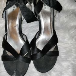 Black Heels With Bow 