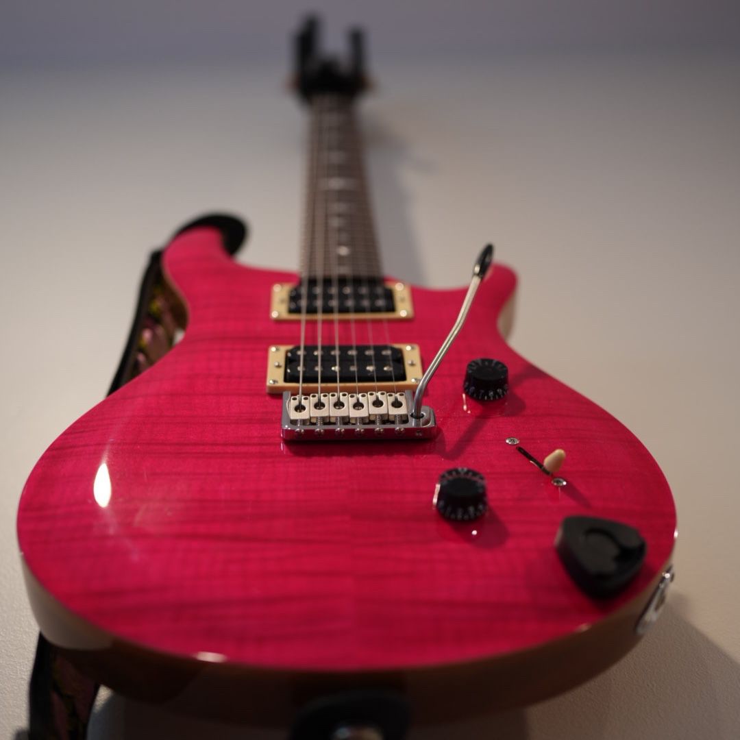 PRS SE Custom 24 Electric Guitar w/ Bag - Bonnie Pink