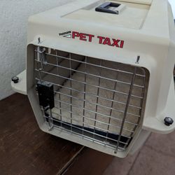 Pet Taxi (Small/Medium) -14 Wide X 22 Long X 12 Tall) With Cushion Pad Inside 