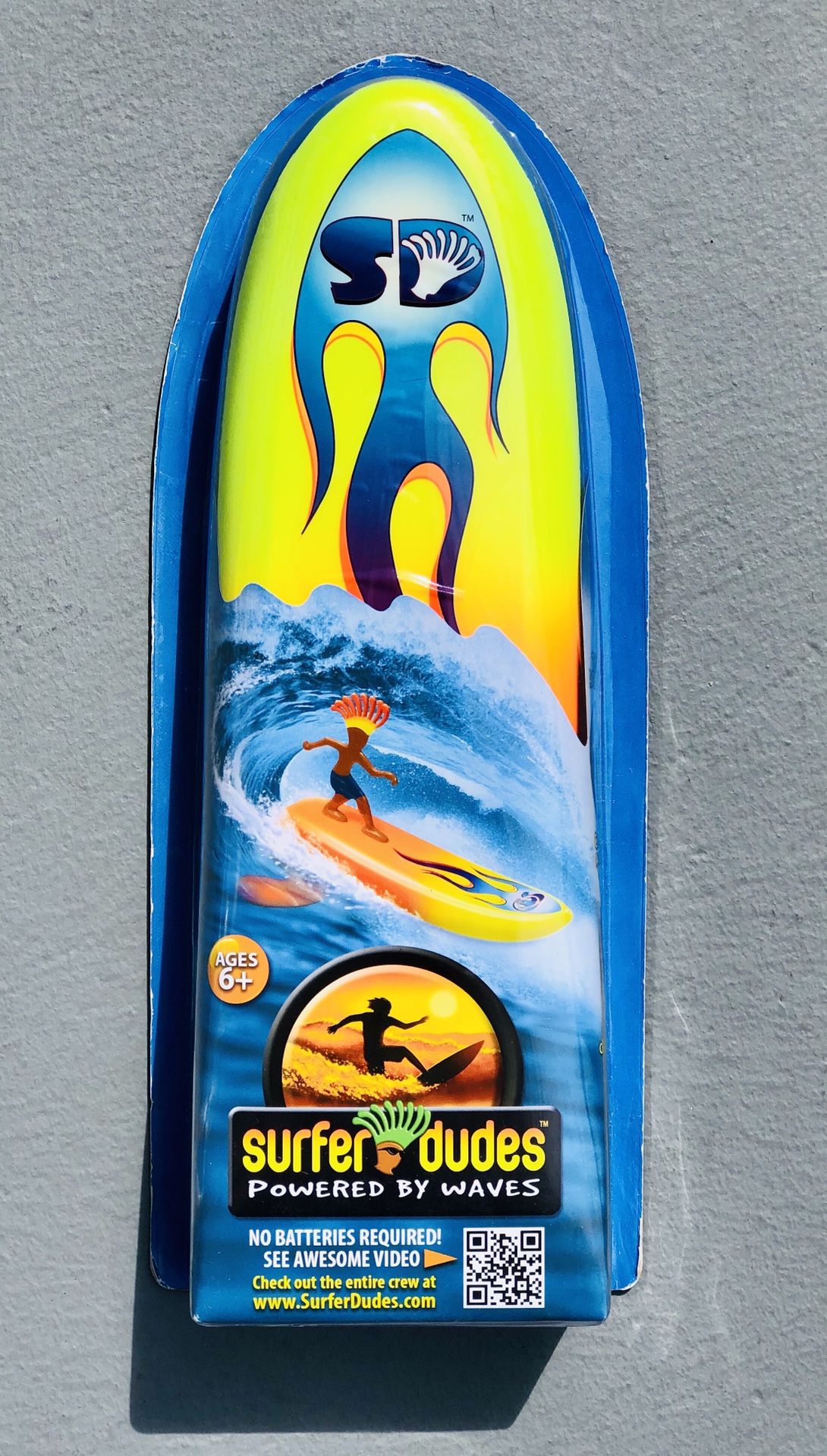 Surfer Dudes Wave Powered By Wave Surfer and Surfboard Toy Brand New