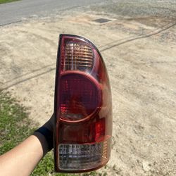 OEM ‘06 Toyota Tacoma Tail Lights