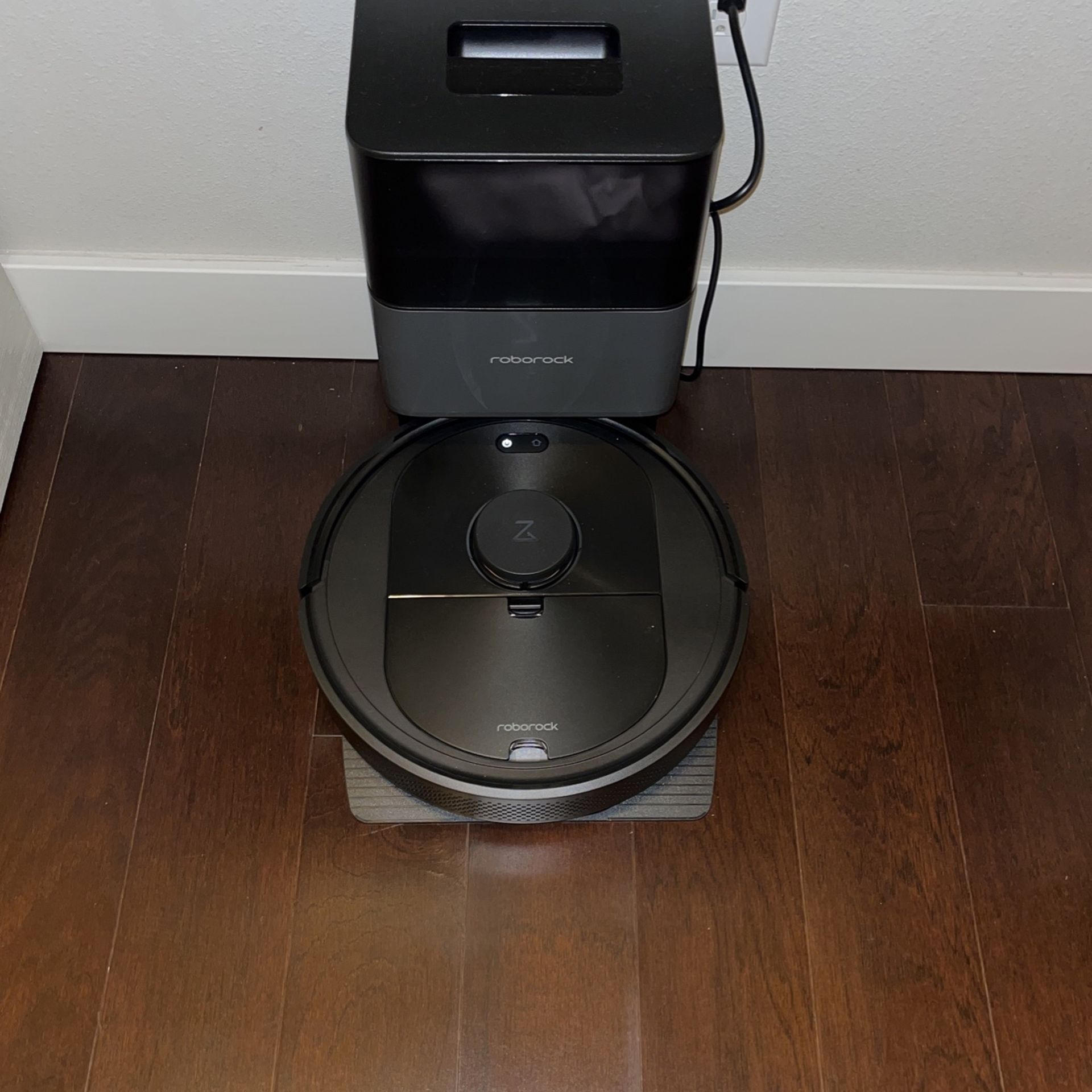 Roborock Q5+ Robot Vacuum with Auto-Empty Dock Pure