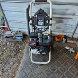 Pulsar Pressure Washer 2800 Psi 2.5 Gpm. Come hose and gun.