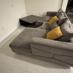 Modern Beautiful Living room sectional 