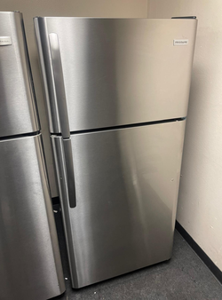 Frigidaire Top Freezer Fridge – Stainless, clean inside