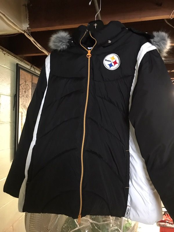 Steelers Reebok winter coat with faux fur hood. Never worn. Size 2Xl