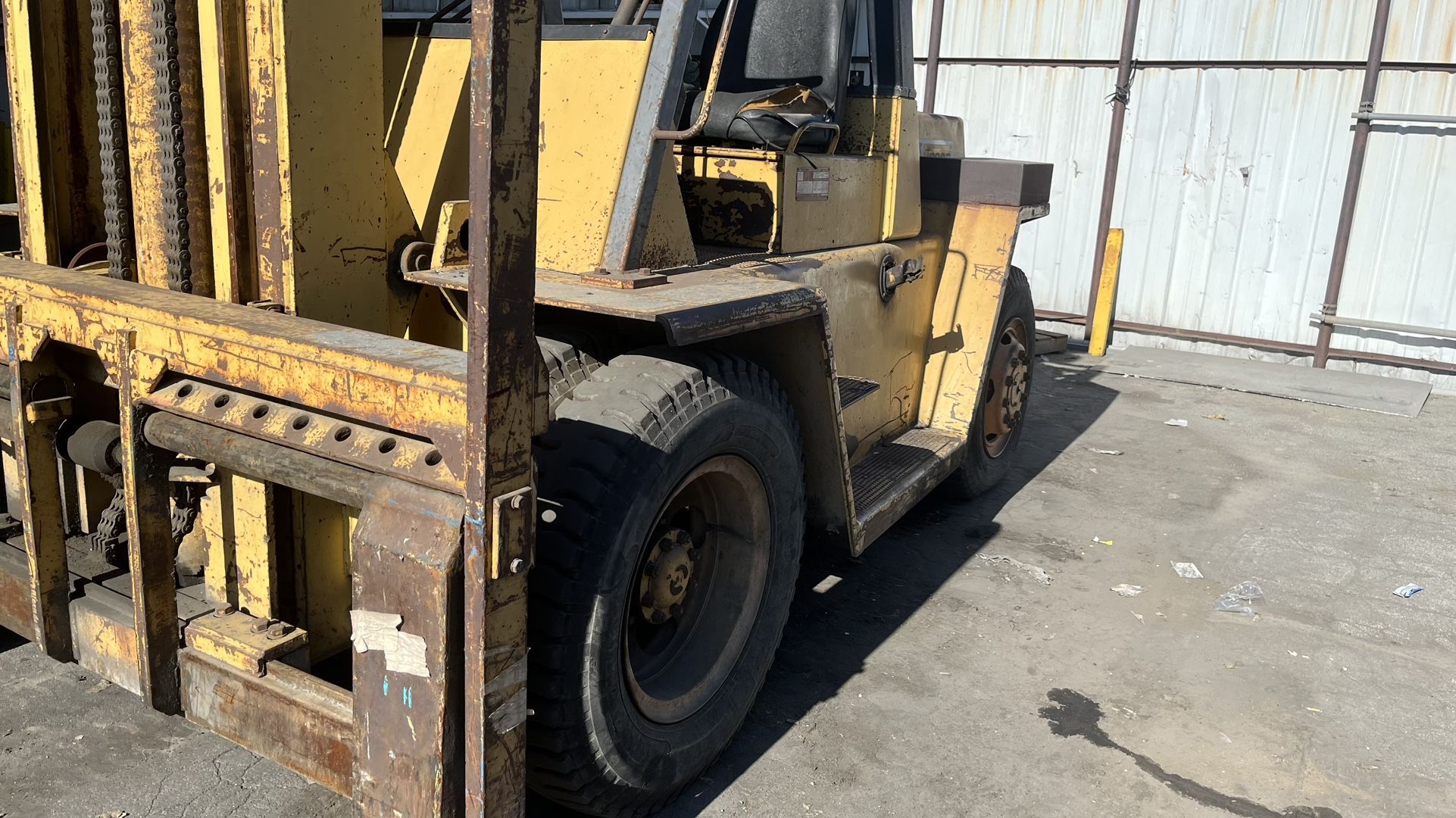 Caterpillar V200B Forklift