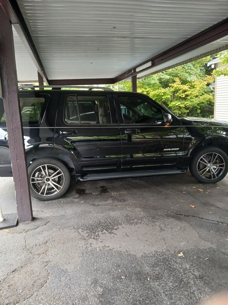 2004 Ford Explorer