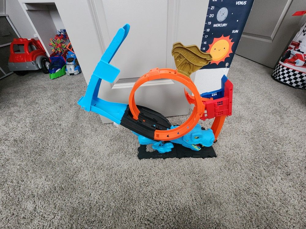 Dinosaur Hot Wheels Race Track