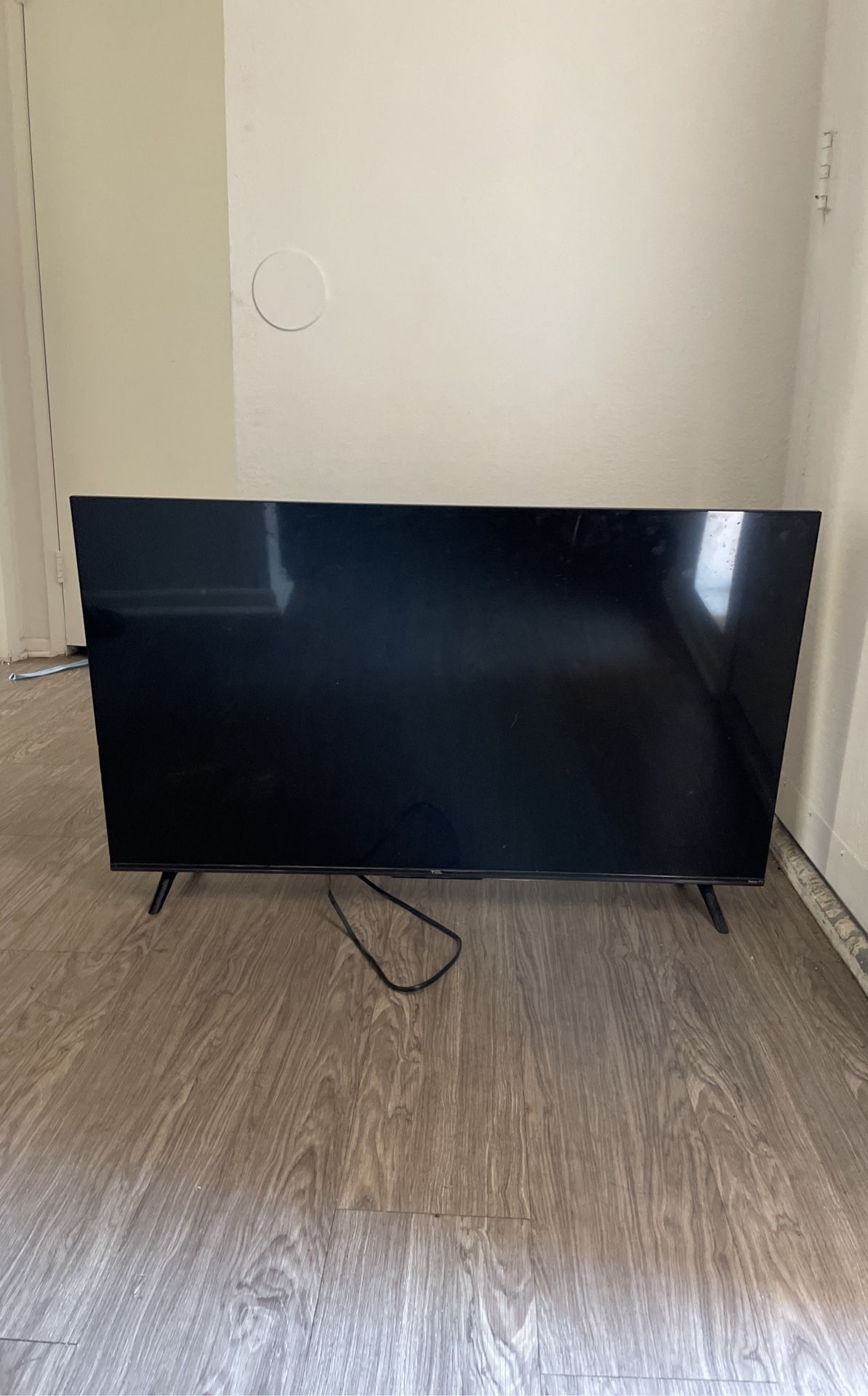 TCL roku TV 38inc