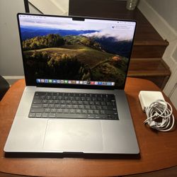 2021 MACBOOK PRO 16 INCH, 32GB M1 512GB BATTERY COUNT ONLY 25 COUNT NO DENT, SCRATCHES OR DING. NEW!