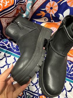 UGG Black Leather Chunky Ankle Boots Size 7 – Barely Worn