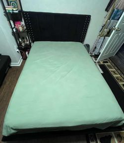 Like New Full Size Bed