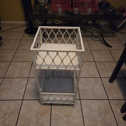 Metal plant stand  decord