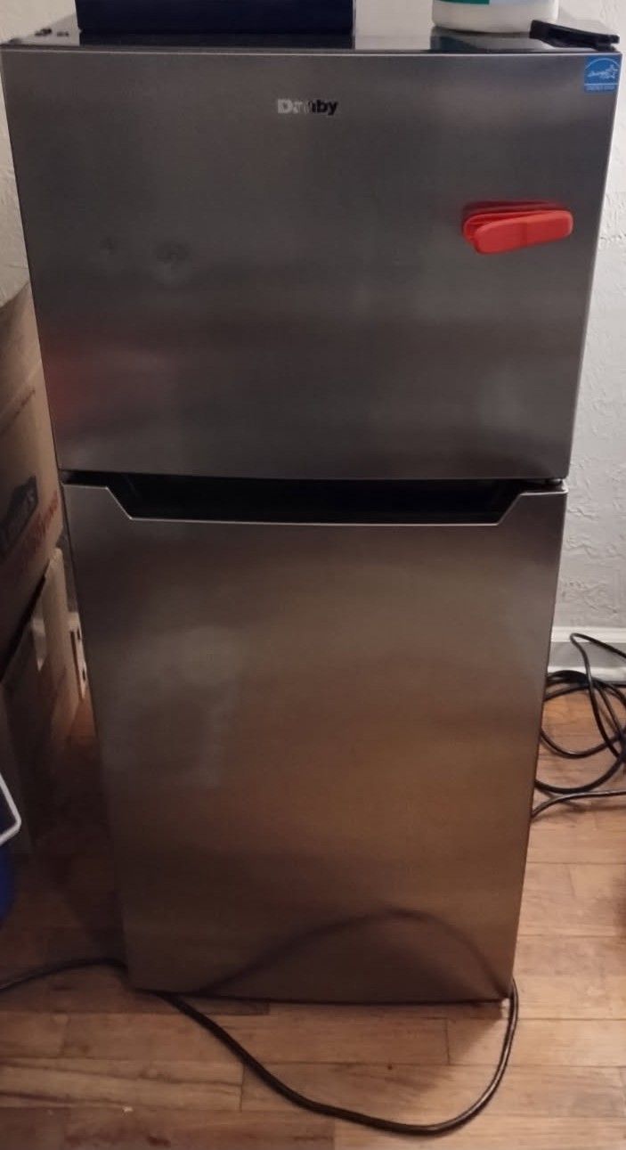 Mini Fridge Danby 4.7Cu Ft Good Condition