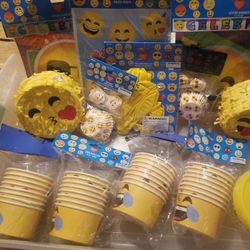 EMOJI  PARTY  ITEMS 