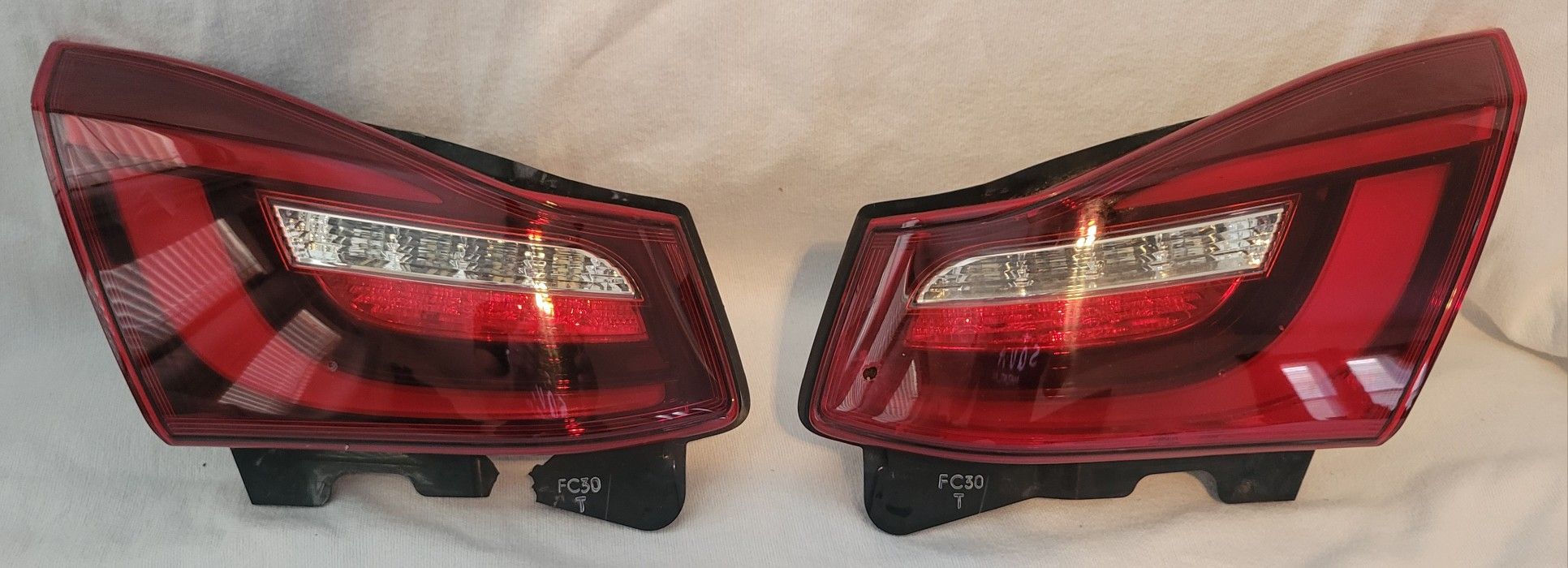 Infiniti Q70 taillights trunk. 2014-2019