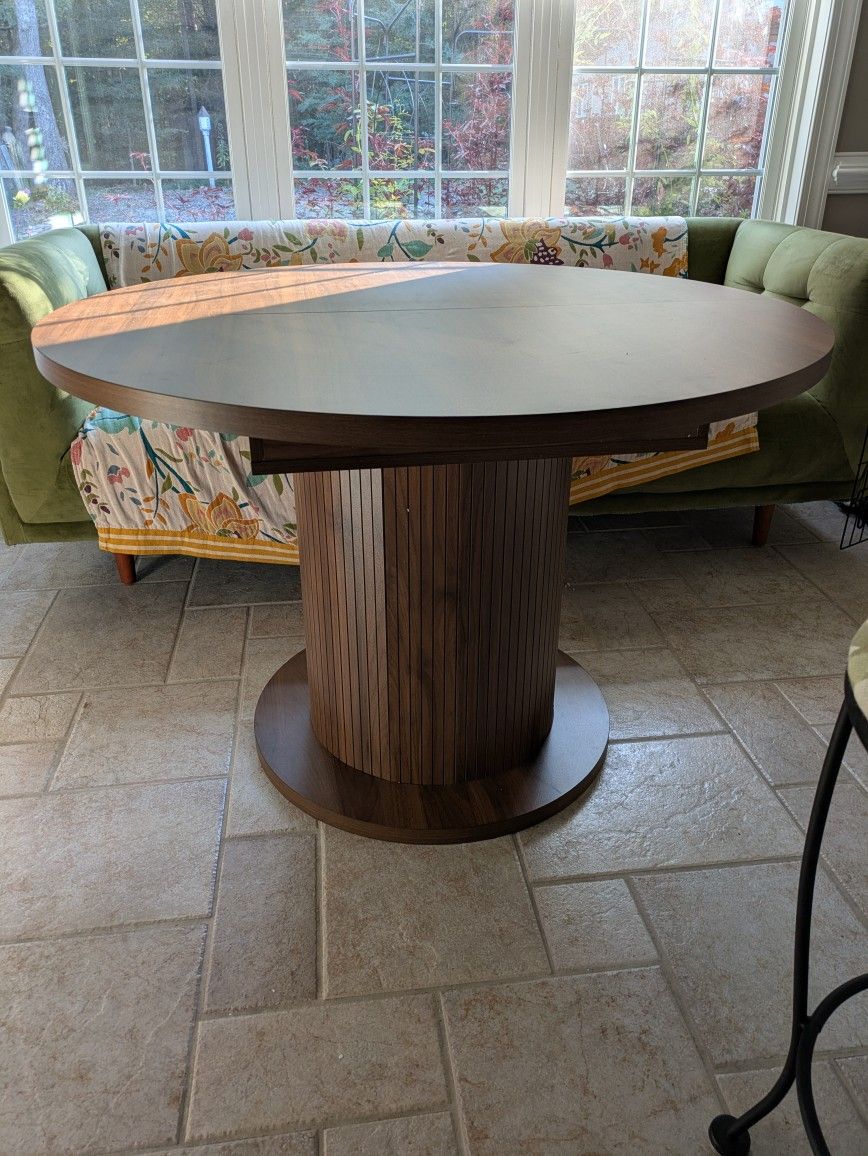 Expandable Leaf Table