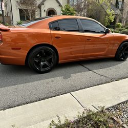 2011 Dodge Charger R/T HEMI • Hellcat Wheels • Clean