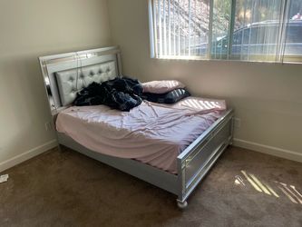 Classic Furniture Valentino Bed