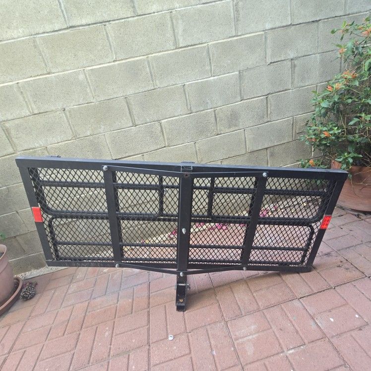 Hitch mounted Cargo Carrier