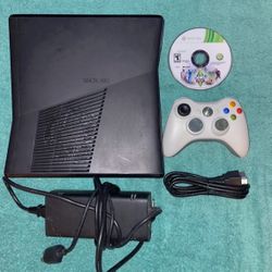 XBOX 360 SLIM CONSOLE WITH VIDEO GAME & CONTROLLER